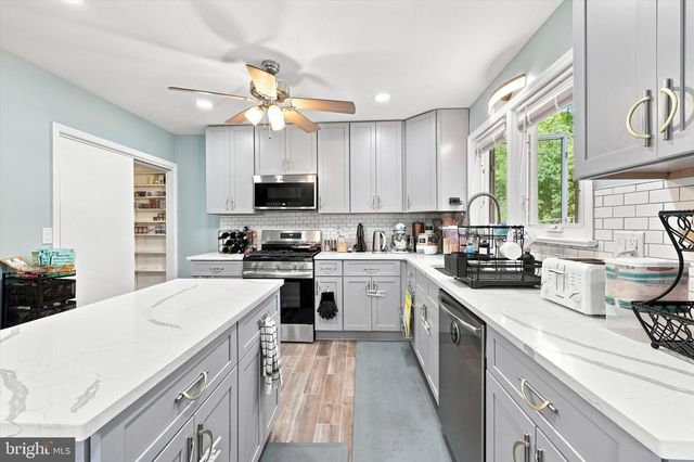 55 E ESSEX AVE, Lansdowne, PA 19050