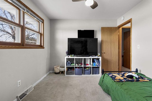 1395 INVERNESS LANE, Neenah, WI 54956