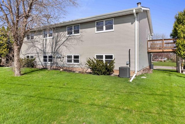 1395 INVERNESS LANE, Neenah, WI 54956