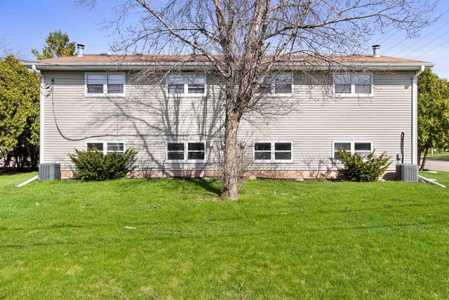 1395 INVERNESS LANE, Neenah, WI 54956