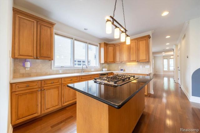 717 S Kenwood Avenue, Royal Oak, MI 48067