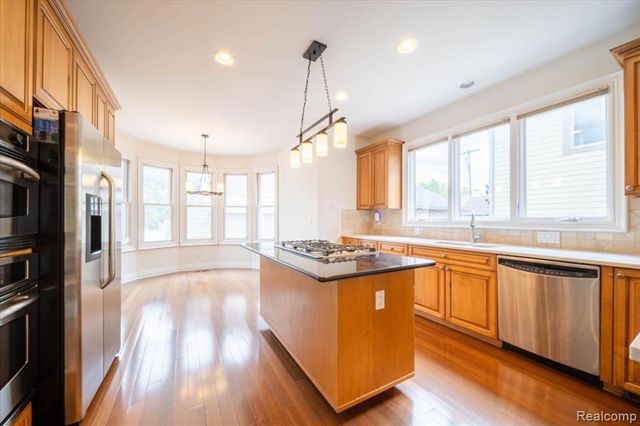717 S Kenwood Avenue, Royal Oak, MI 48067
