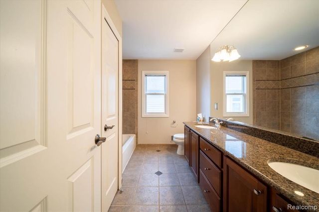 717 S Kenwood Avenue, Royal Oak, MI 48067