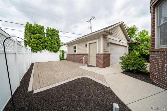 717 S Kenwood Avenue, Royal Oak, MI 48067