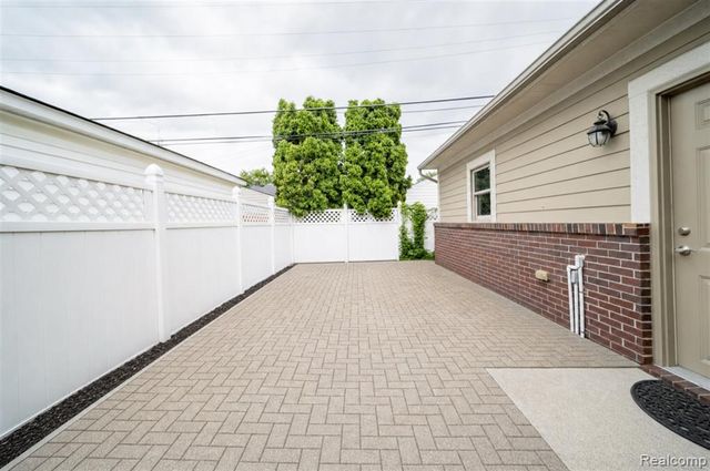 717 S Kenwood Avenue, Royal Oak, MI 48067