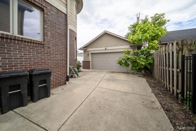 717 S Kenwood Avenue, Royal Oak, MI 48067