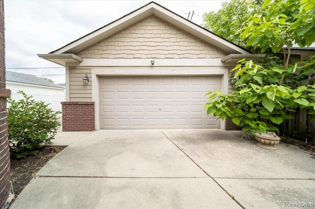 717 S Kenwood Avenue, Royal Oak, MI 48067