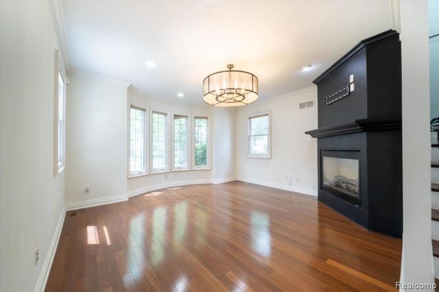 717 S Kenwood Avenue, Royal Oak, MI 48067