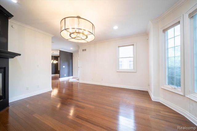 717 S Kenwood Avenue, Royal Oak, MI 48067