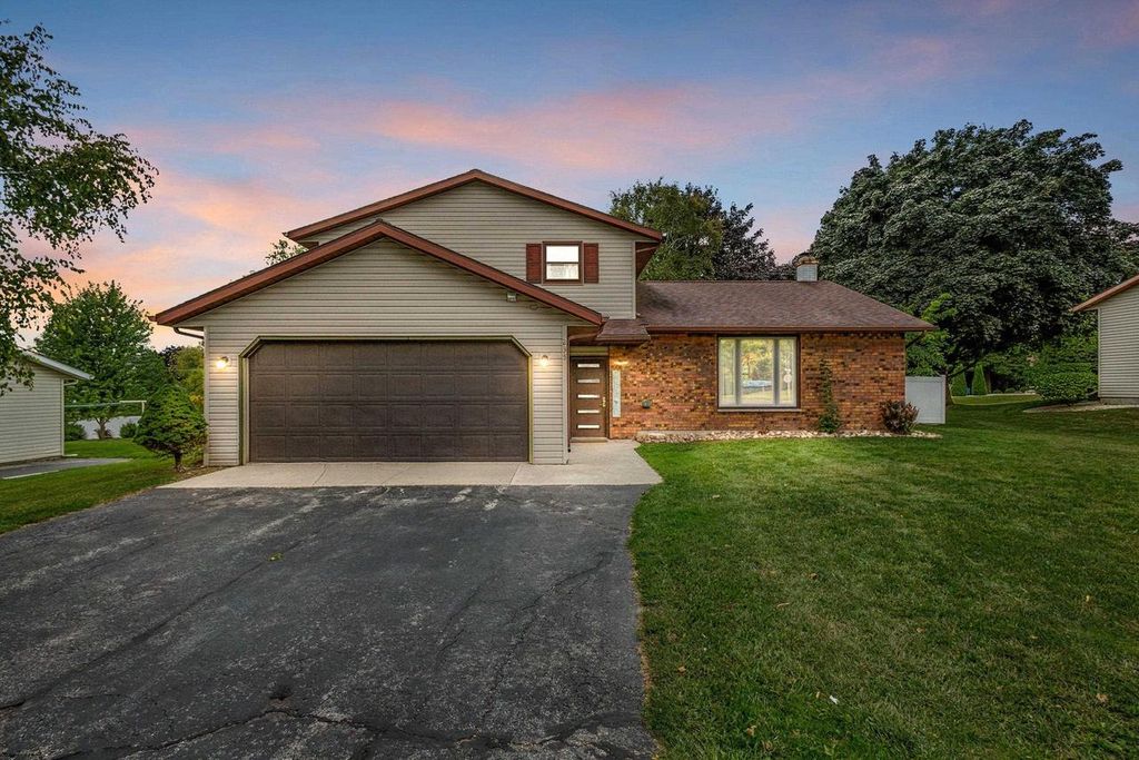 235 N 18TH AVENUE, Sturgeon Bay, WI 54235