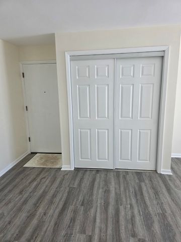 161 W Elk Trail 162, Carol Stream, IL 60188