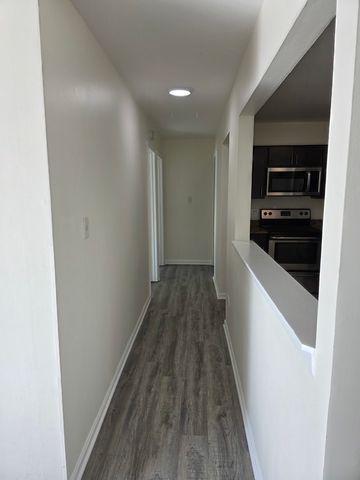 161 W Elk Trail 162, Carol Stream, IL 60188