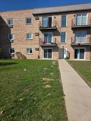 161 W Elk Trail 162, Carol Stream, IL 60188