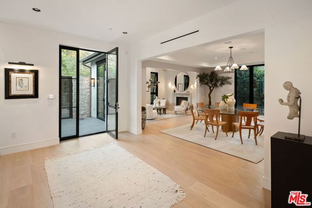 10444 Charing Cross Road, Los Angeles, CA 90024