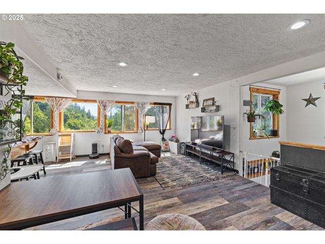 55593 GLEN AIKEN CREEK Rd, Coquille, OR 97423