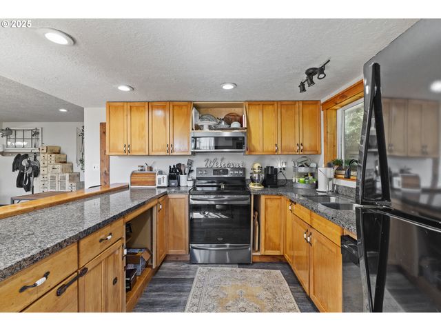 55593 GLEN AIKEN CREEK Rd, Coquille, OR 97423