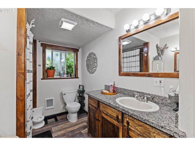 55593 GLEN AIKEN CREEK Rd, Coquille, OR 97423