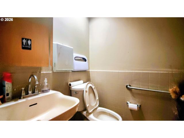 6736 Se POWELL Blvd, Portland, OR 97206