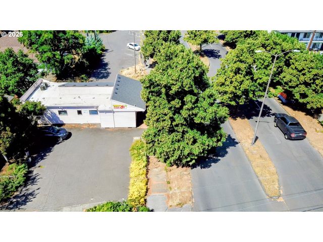 6736 Se POWELL Blvd, Portland, OR 97206