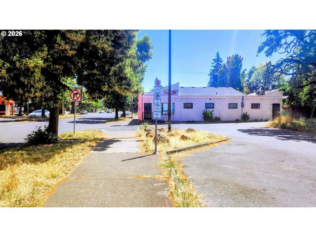 6736 Se POWELL Blvd, Portland, OR 97206