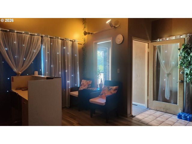 6736 Se POWELL Blvd, Portland, OR 97206