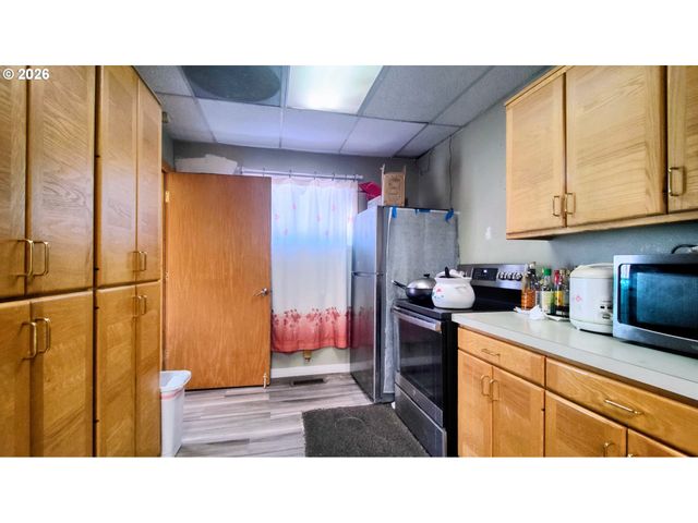 6736 Se POWELL Blvd, Portland, OR 97206
