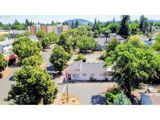6736 Se POWELL Blvd, Portland, OR 97206