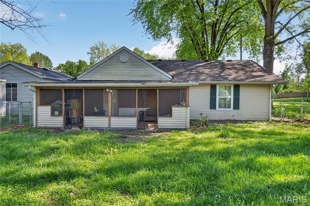 119 S 37th Street, Belleville, IL 62226
