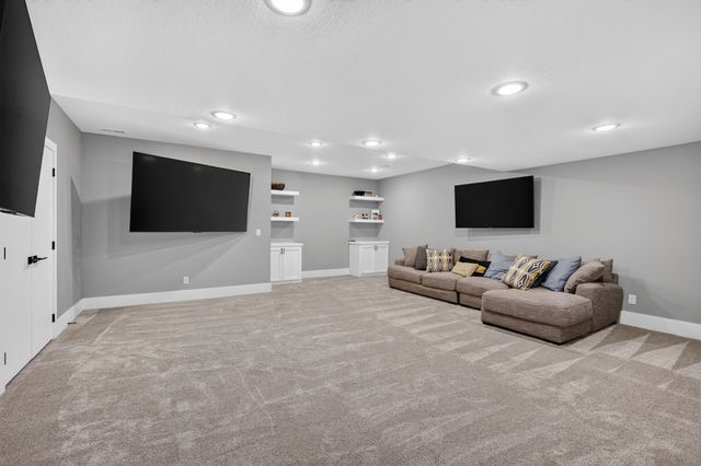 3679 Westgate Parkway, Clive, IA 50325