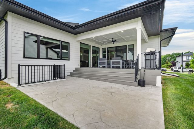 3679 Westgate Parkway, Clive, IA 50325