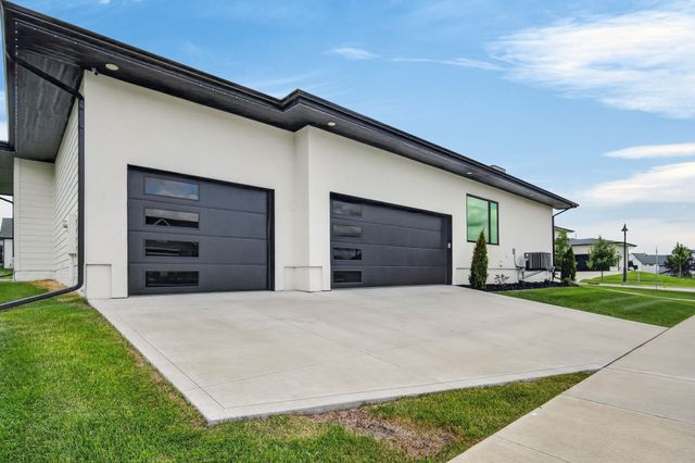 3679 Westgate Parkway, Clive, IA 50325