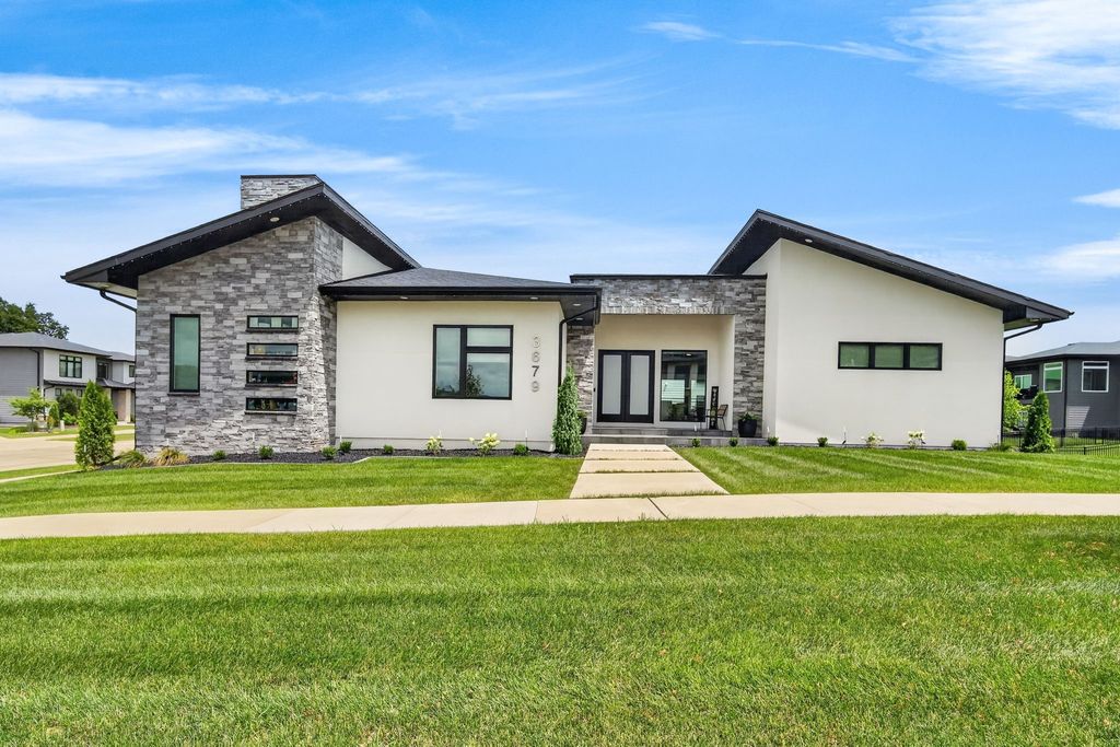 3679 Westgate Parkway, Clive, IA 50325