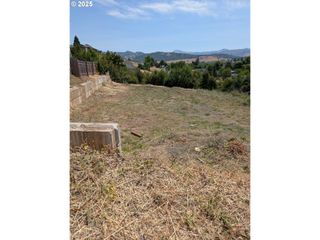 4705 MELODY Ln, Roseburg, OR 97471