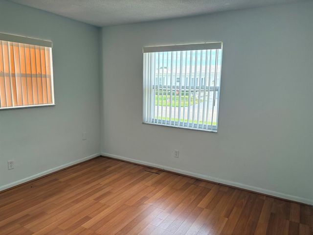1009 SW 3rd Way, Boynton Beach, FL 33426