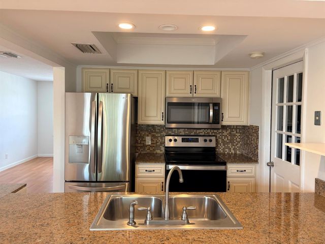 1009 SW 3rd Way, Boynton Beach, FL 33426