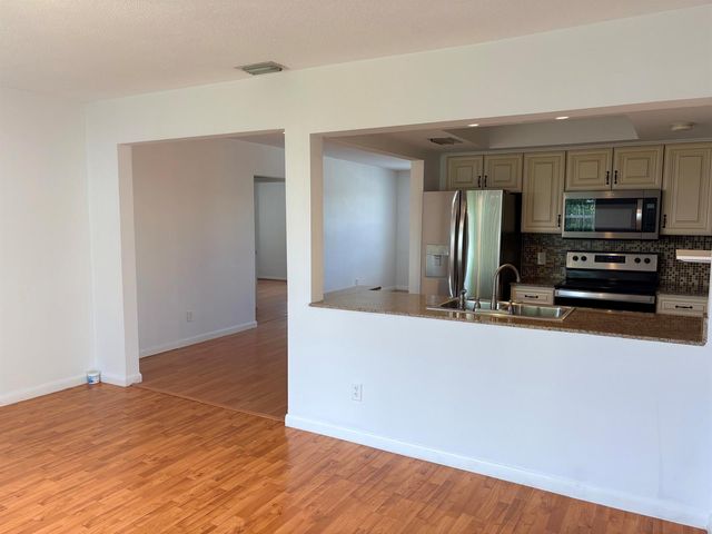 1009 SW 3rd Way, Boynton Beach, FL 33426