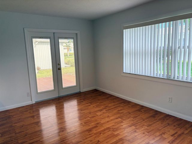 1009 SW 3rd Way, Boynton Beach, FL 33426