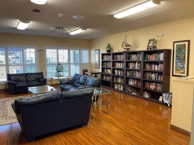 1009 SW 3rd Way, Boynton Beach, FL 33426