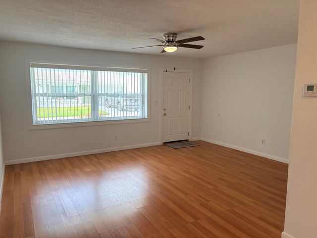 1009 SW 3rd Way, Boynton Beach, FL 33426