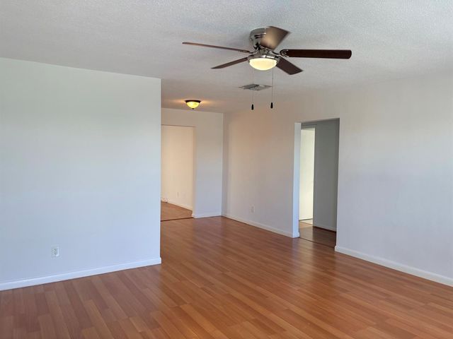 1009 SW 3rd Way, Boynton Beach, FL 33426