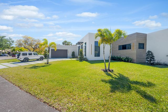 1000 SW 93rd Avenue, Plantation, FL 33324