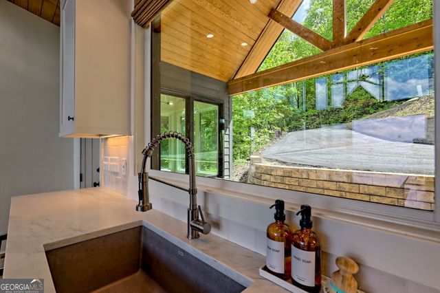 602 Charmont Drive, Tiger, GA 30576