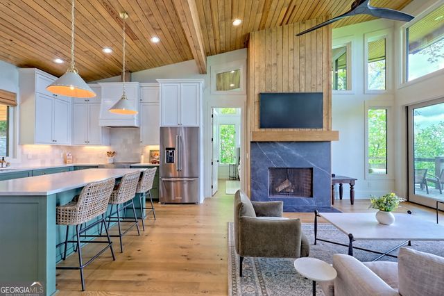 602 Charmont Drive, Tiger, GA 30576