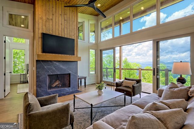 602 Charmont Drive, Tiger, GA 30576