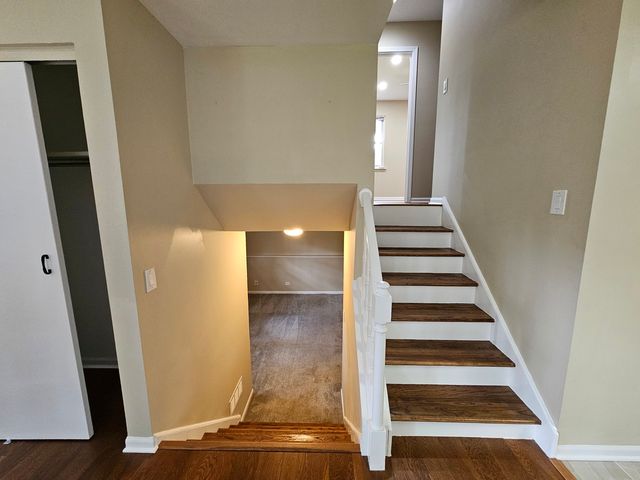 210 Redwood Court, Vernon Hills, IL 60061
