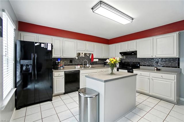 1905 Dolina DR, Virginia Beach, VA 23464