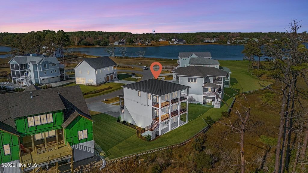 Image 10 of property listing at 538 Sheldrake Court, Beaufort, NC 28516