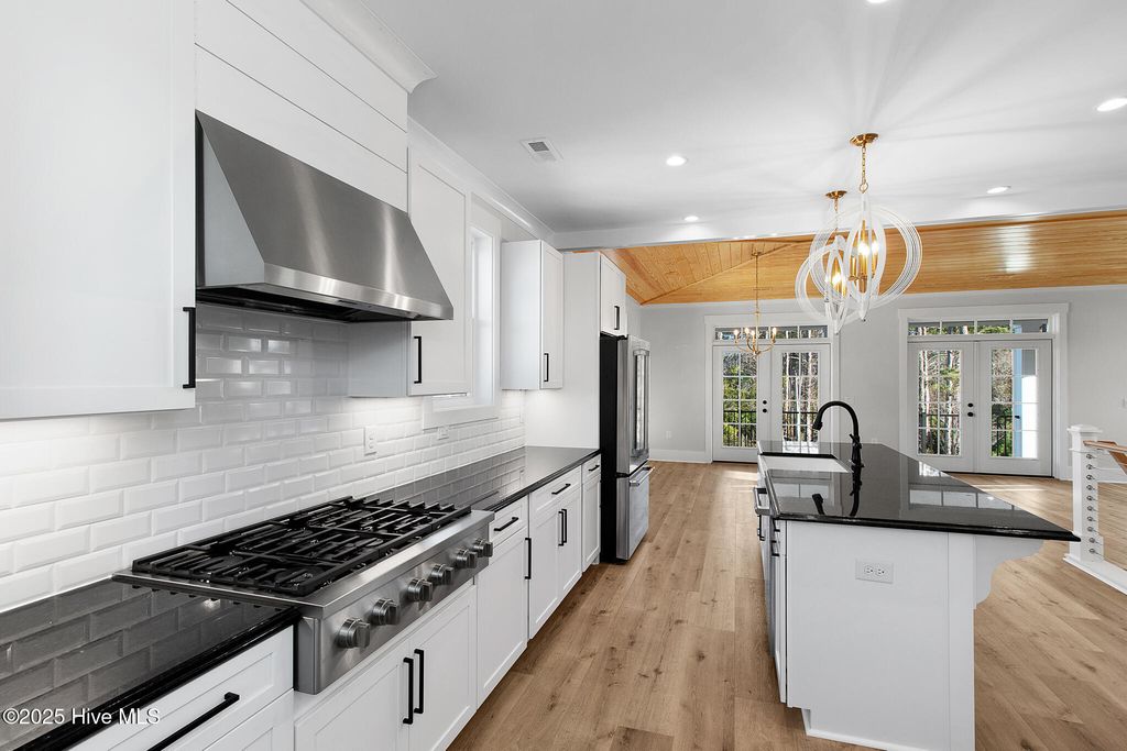 Image 12 of property listing at 538 Sheldrake Court, Beaufort, NC 28516