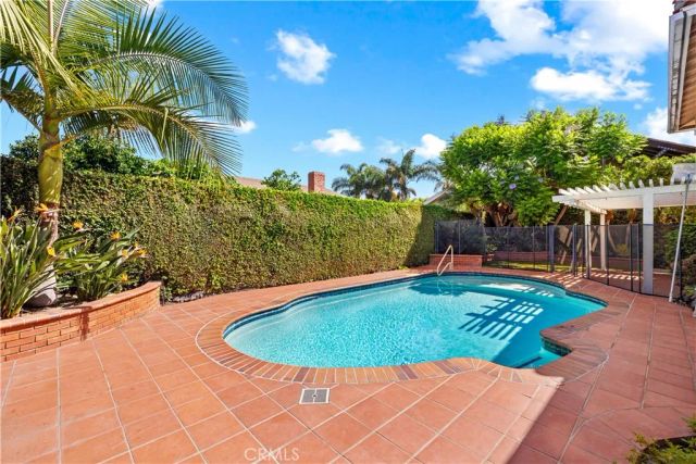 6871 Auburn Drive, Huntington Beach, CA 92647