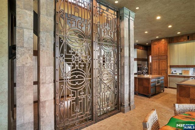 1500 River Road, Teaneck, NJ 07666